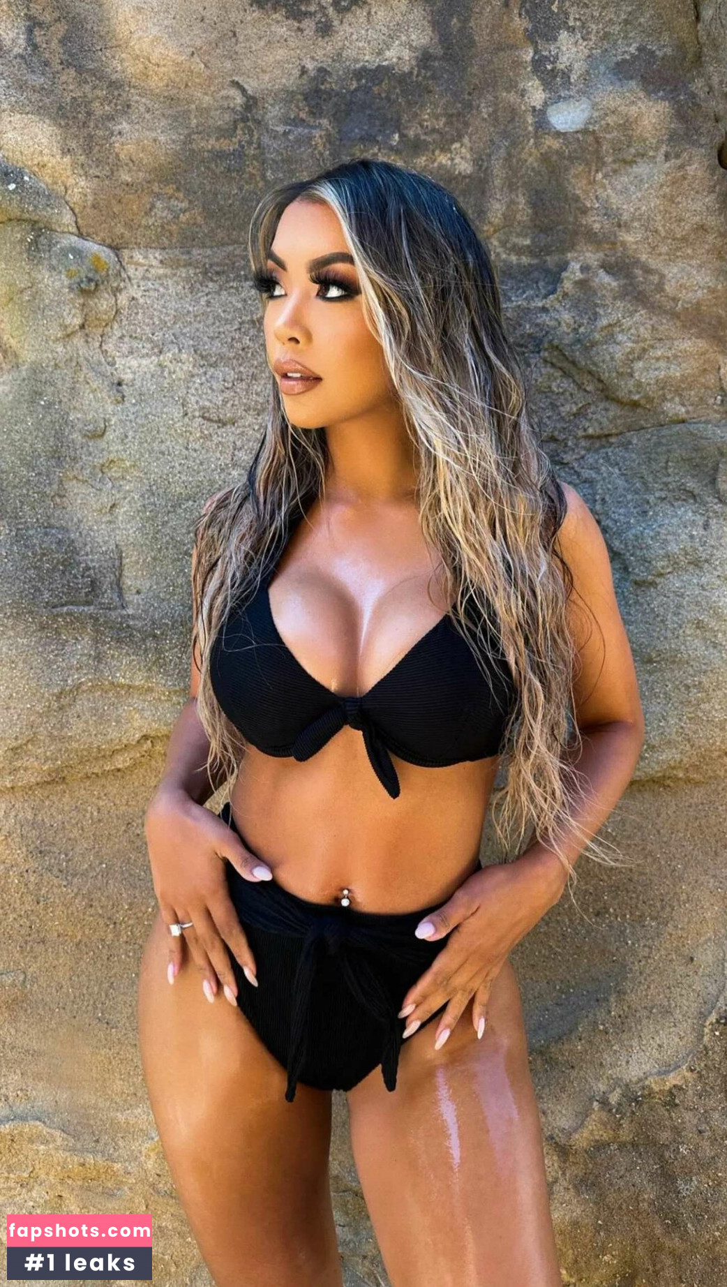 Liane V gallery photo #3