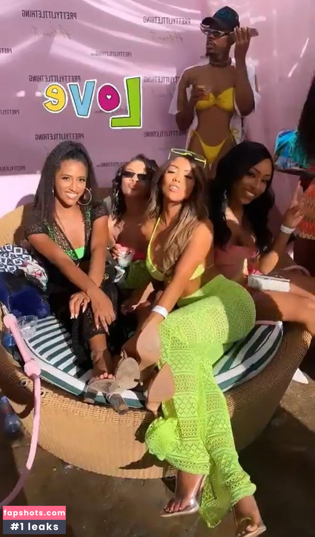 Liane V gallery photo #32