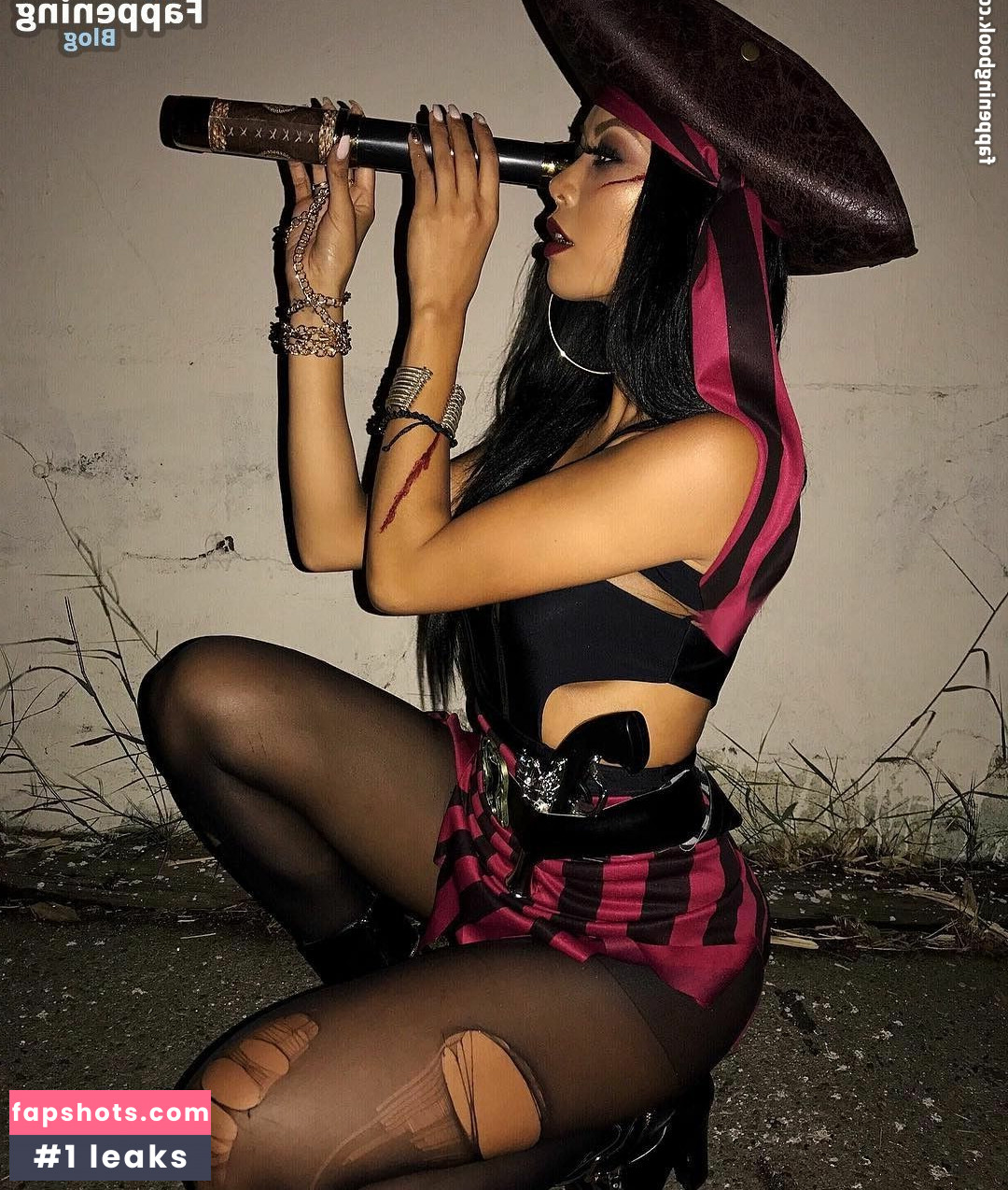 Liane Valenzuela gallery photo #6