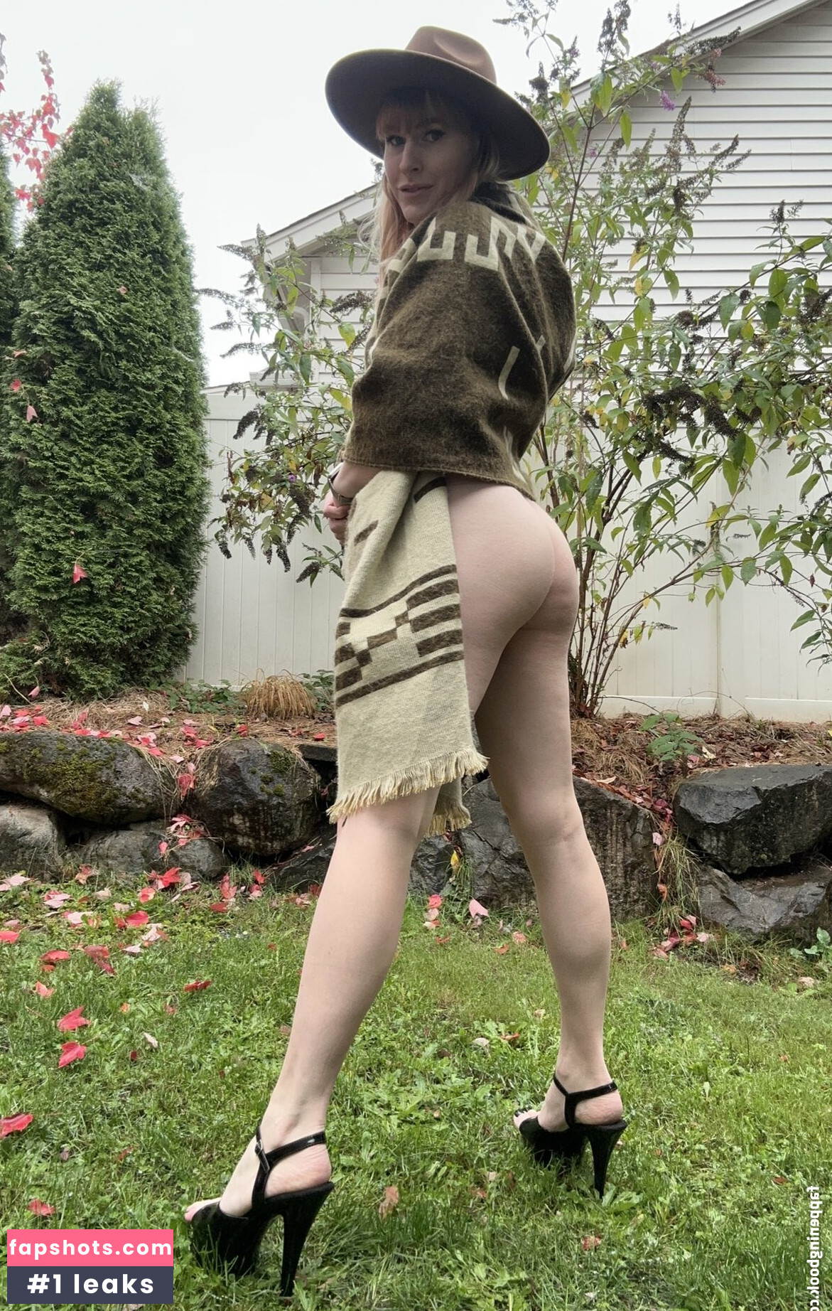 Lianna Lawson gallery photo #39