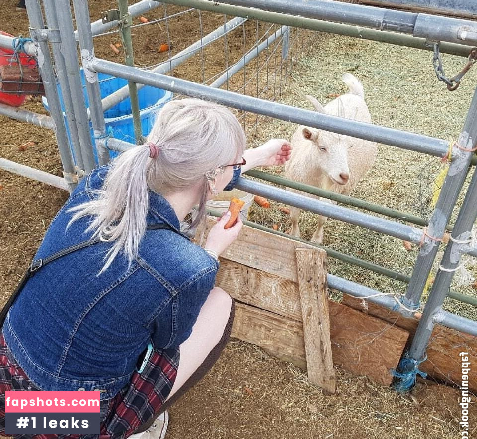 Lianna Lawson gallery photo #42