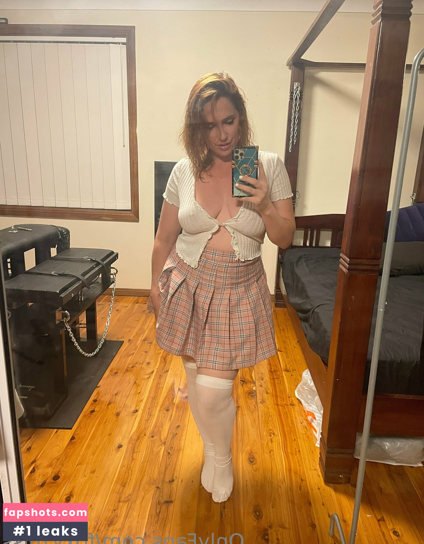 Libby Hopwood nude babe gallery