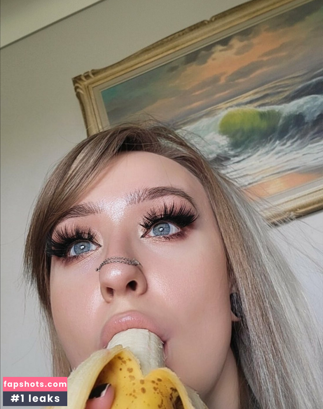 Lichling nude babe gallery