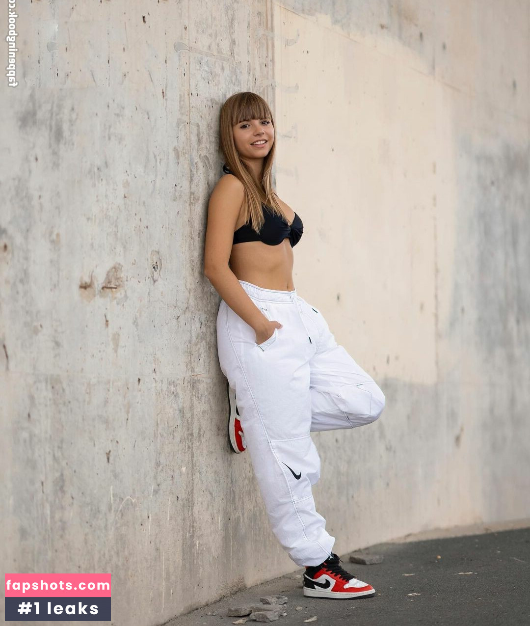 LidiaIzquierdo gallery photo #8