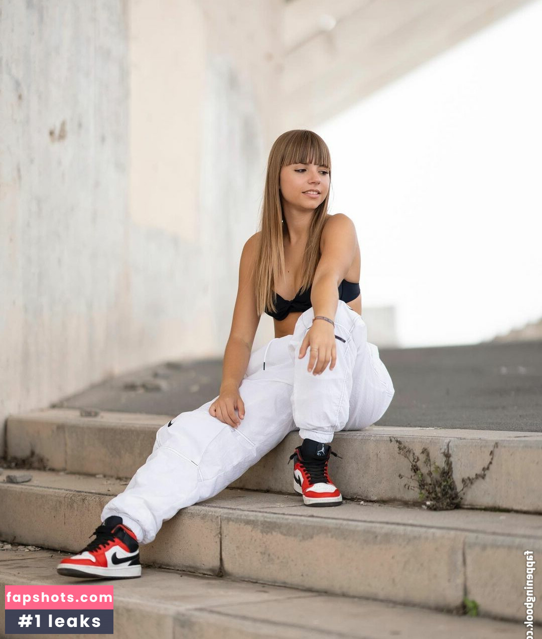 LidiaIzquierdo gallery photo #10