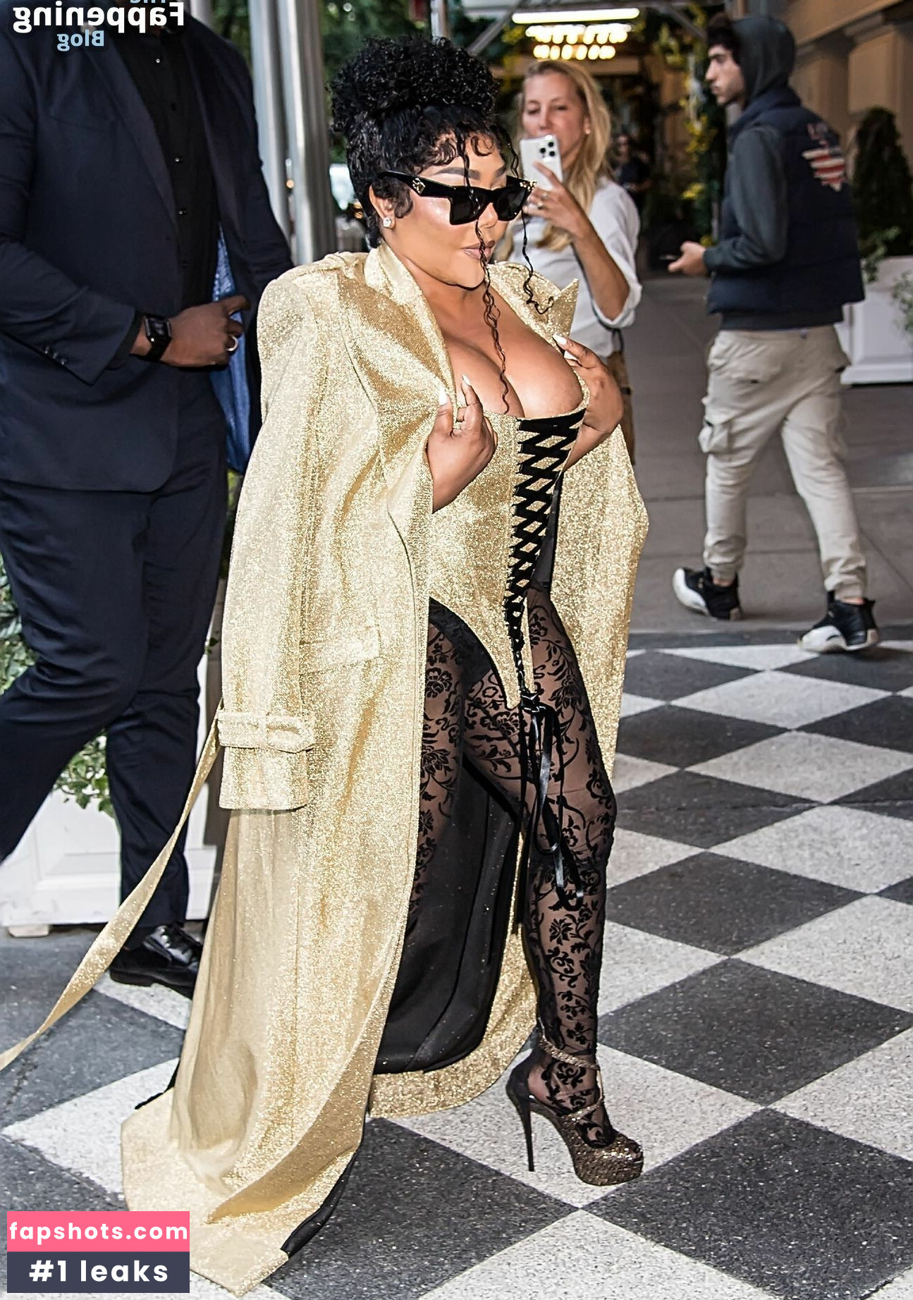 Lil' Kim gallery photo #15