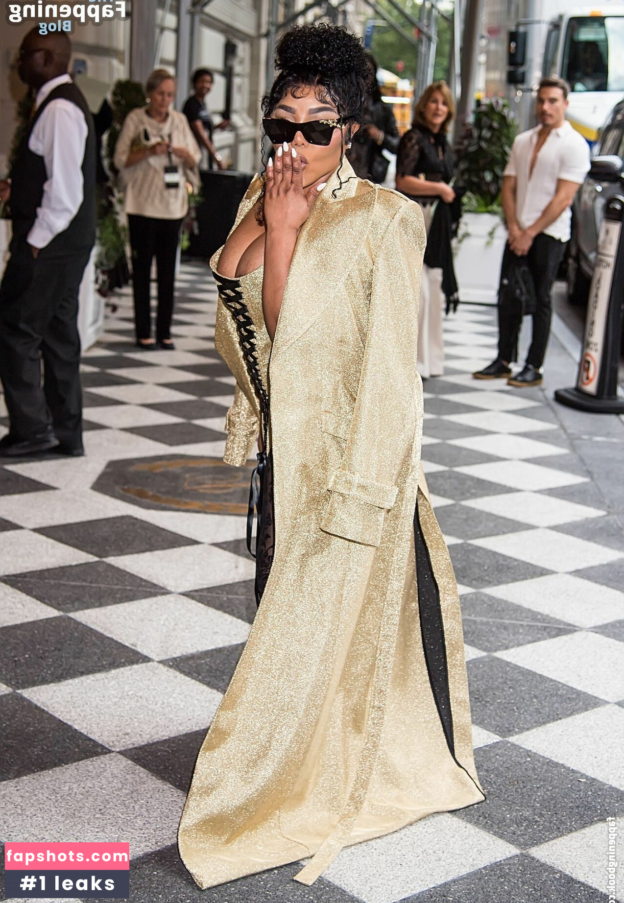 Lil' Kim nude babe gallery