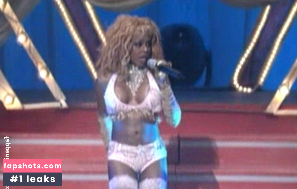 Lil' Kim gallery photo #45