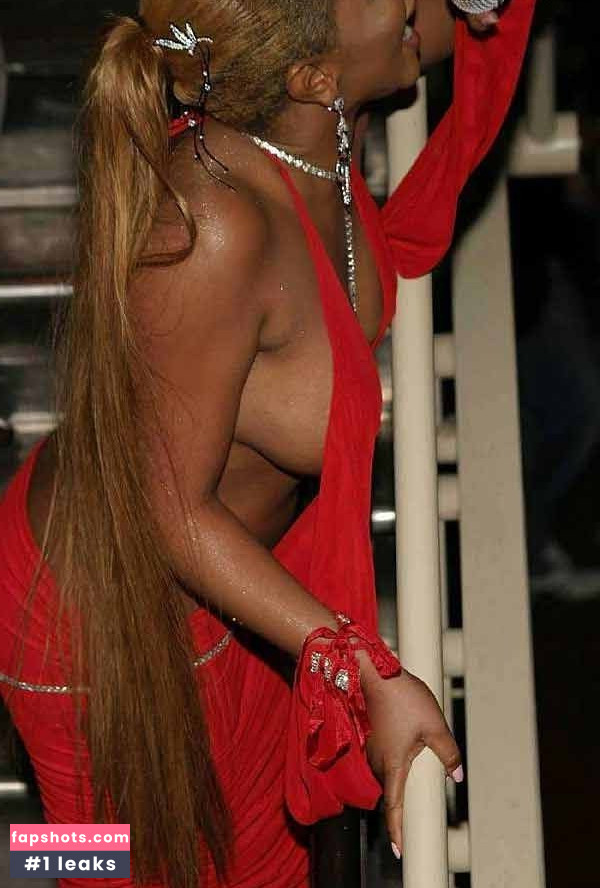 Lil' Kim gallery photo #92