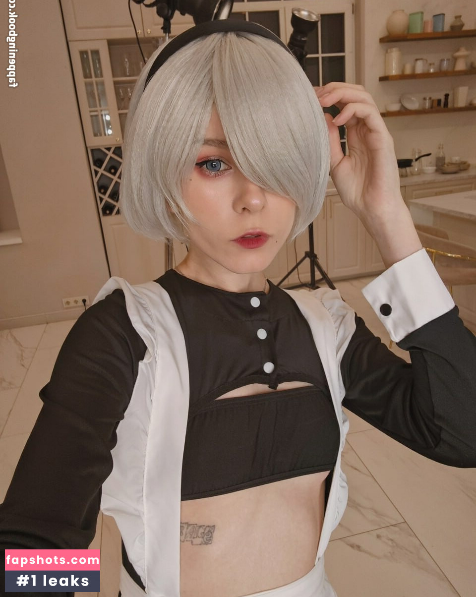 Lil Yves nude babe gallery