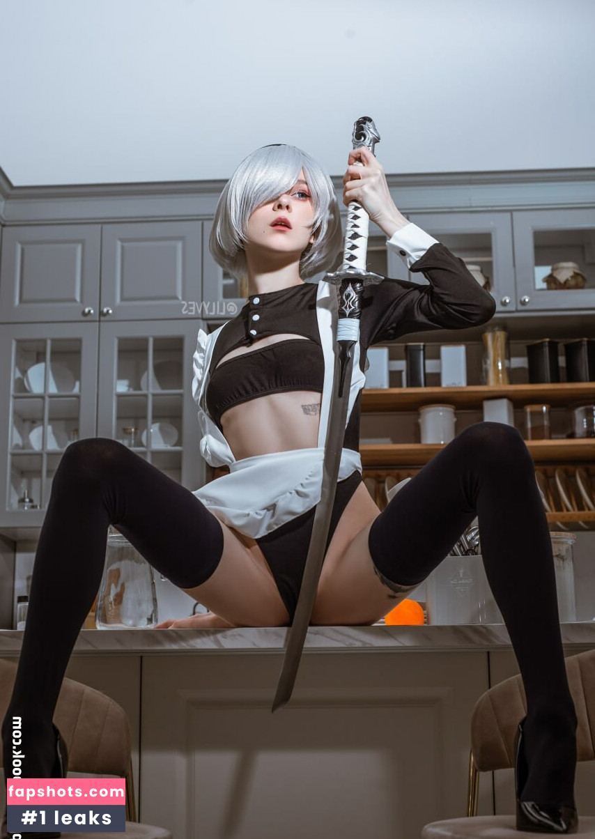 Lil Yves gallery photo #7