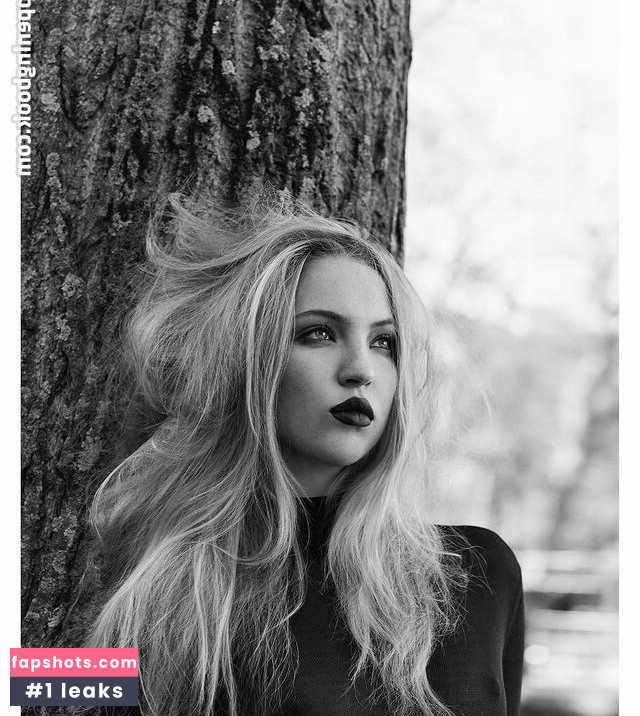 Lila Moss gallery photo #20