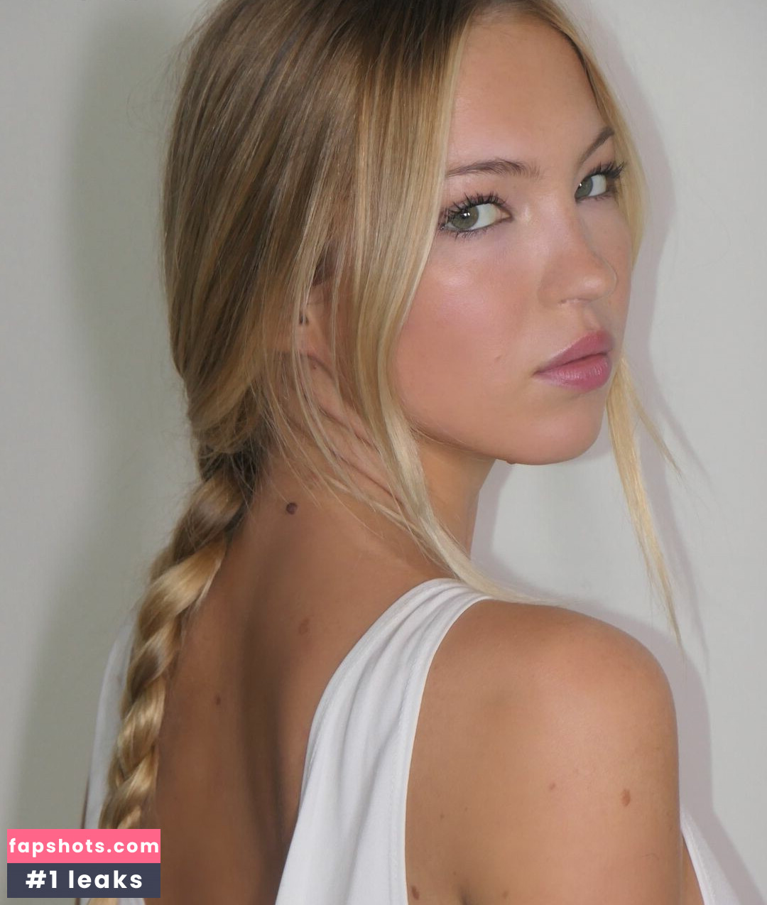 Lila Moss gallery photo #38