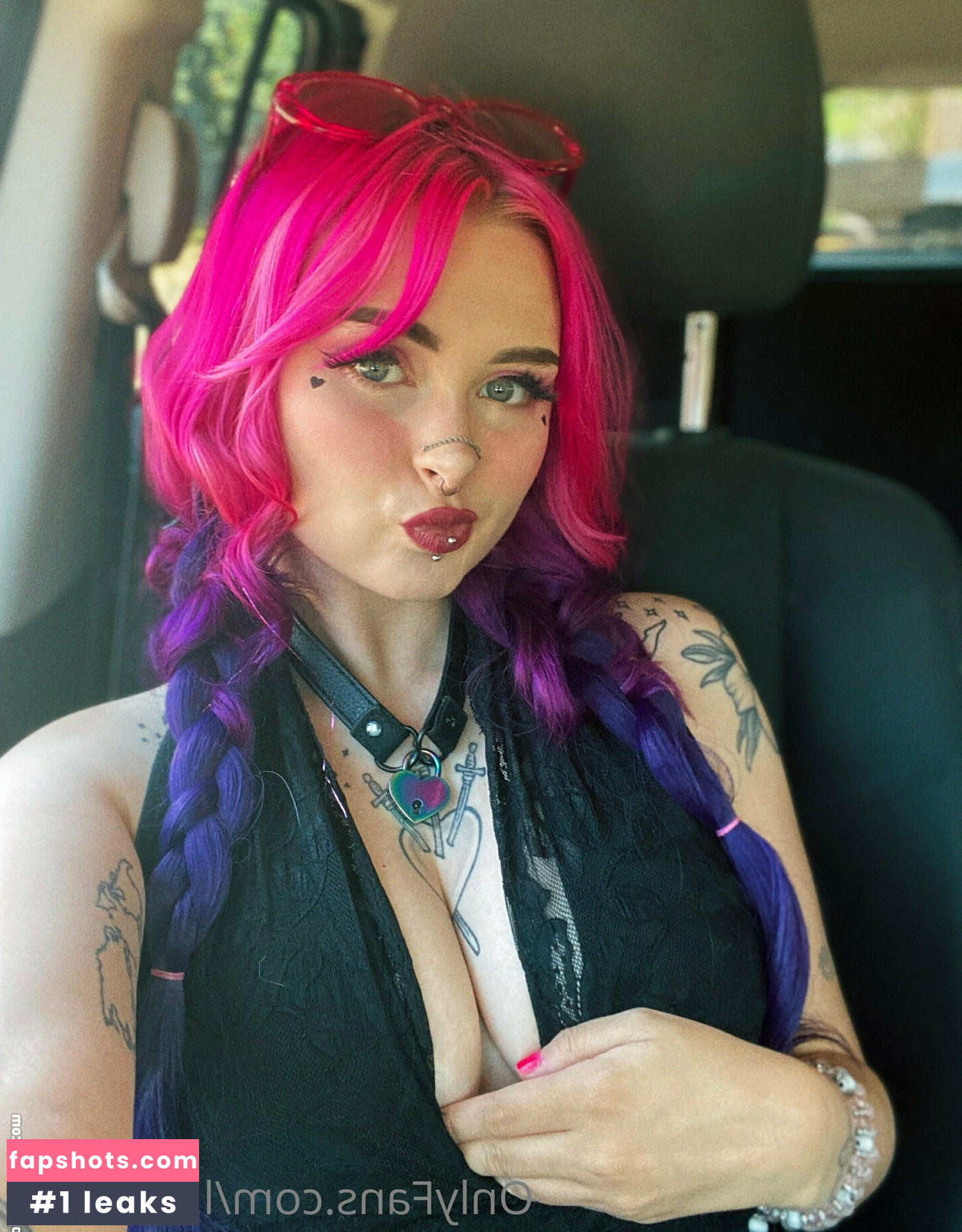 Lilacfables gallery photo #38