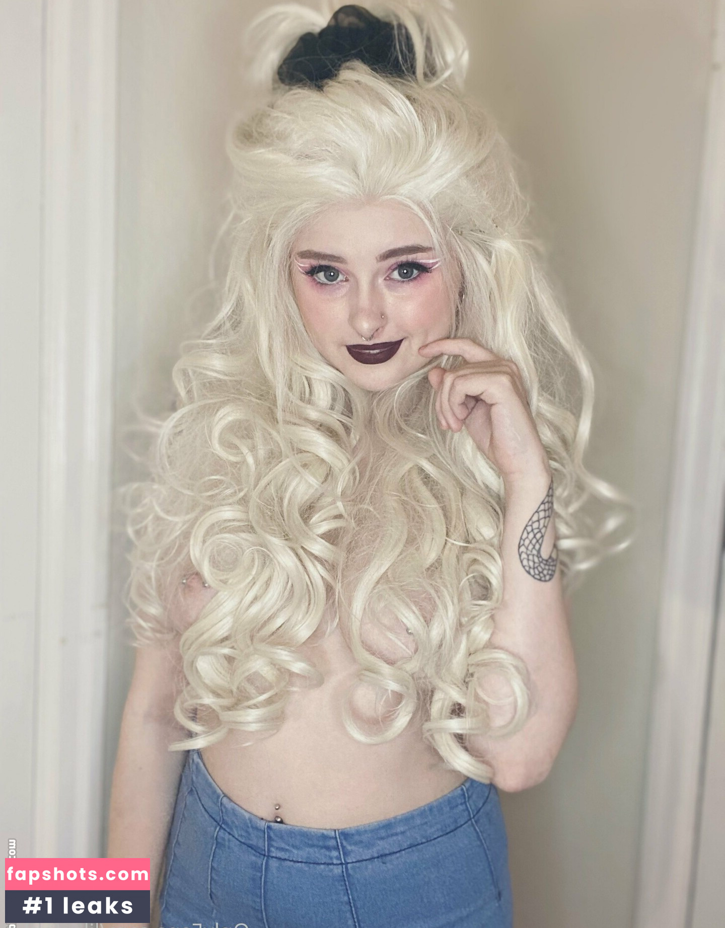 Lilacfables gallery photo #45