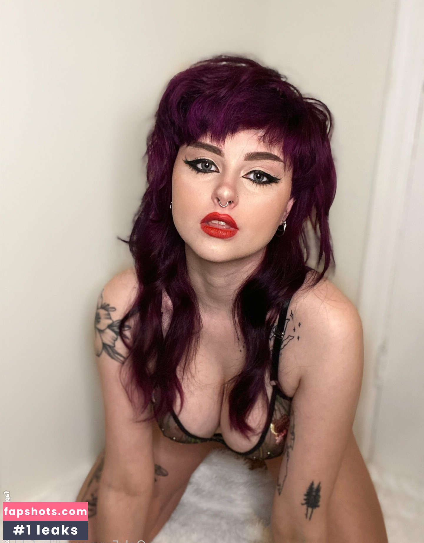 Lilacfables gallery photo #50