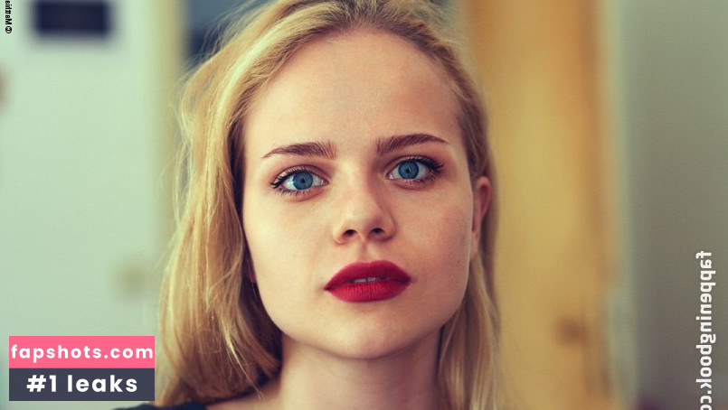 Lili Epply gallery photo #16