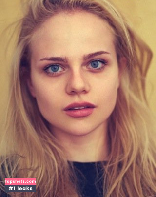 Lili Epply gallery photo #18