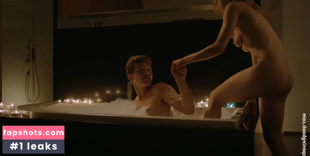 Lili Epply gallery photo #19