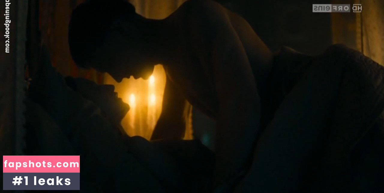 Lili Epply gallery photo #6