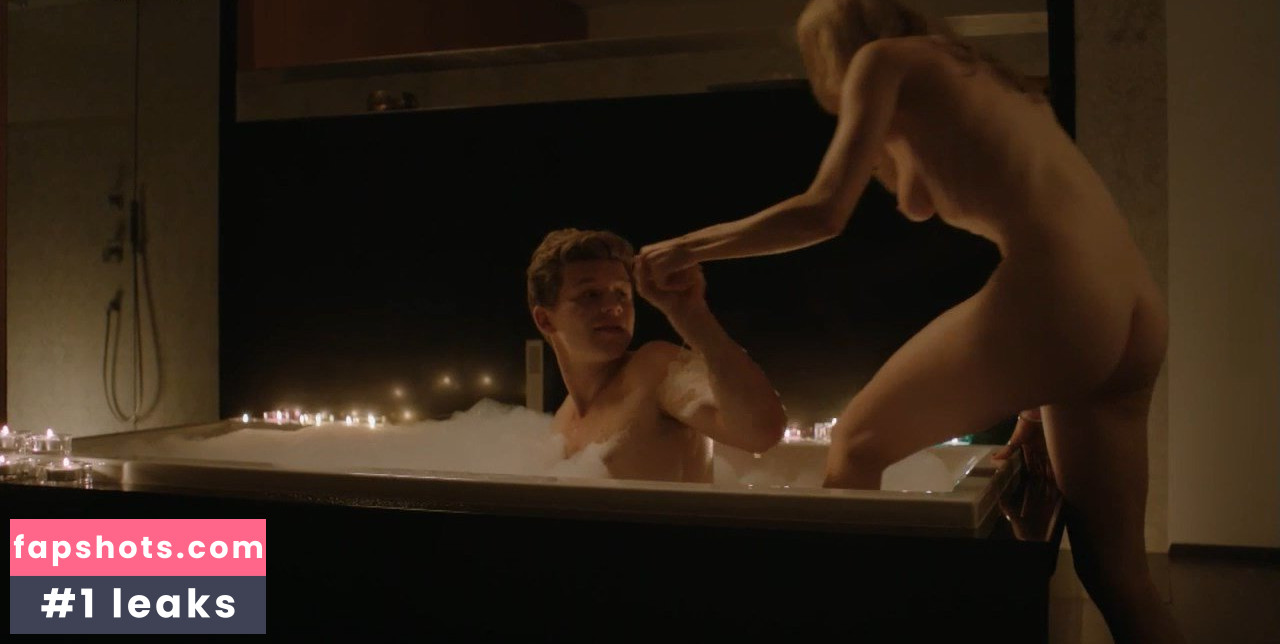 Lili Epply gallery photo #7