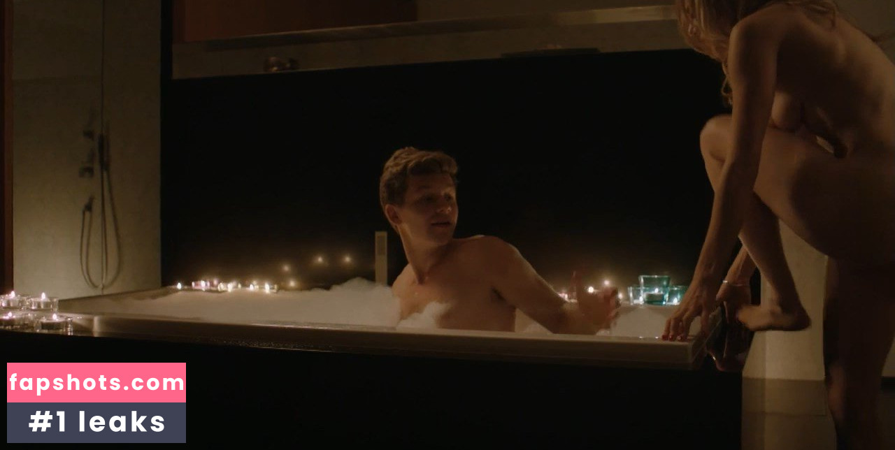 Lili Epply gallery photo #8