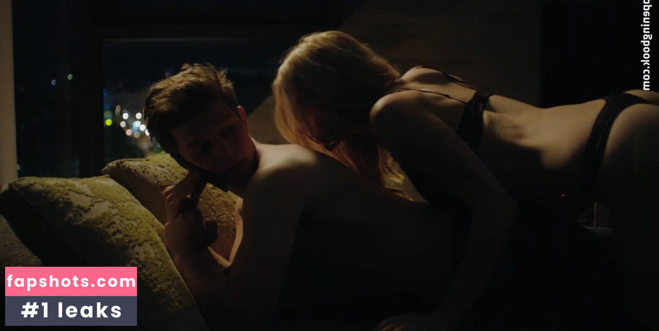 Lili Epply gallery photo #9