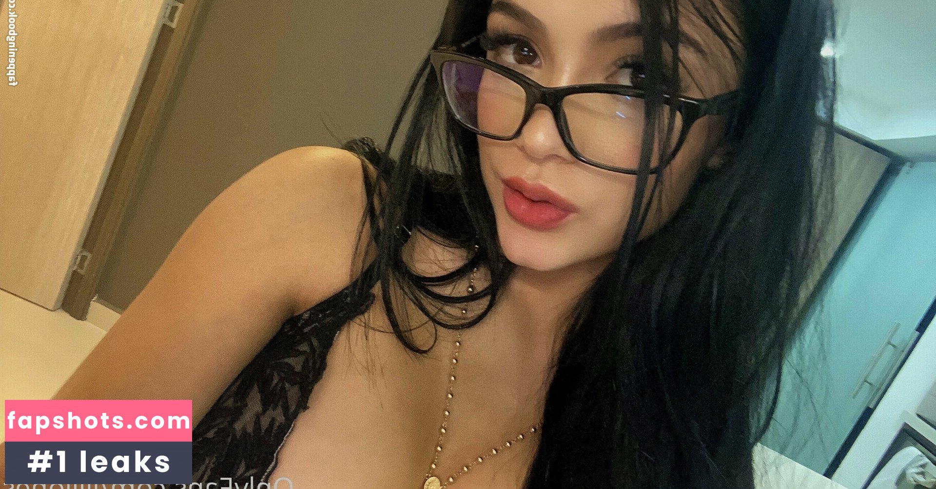 Lili Jones gallery photo #41