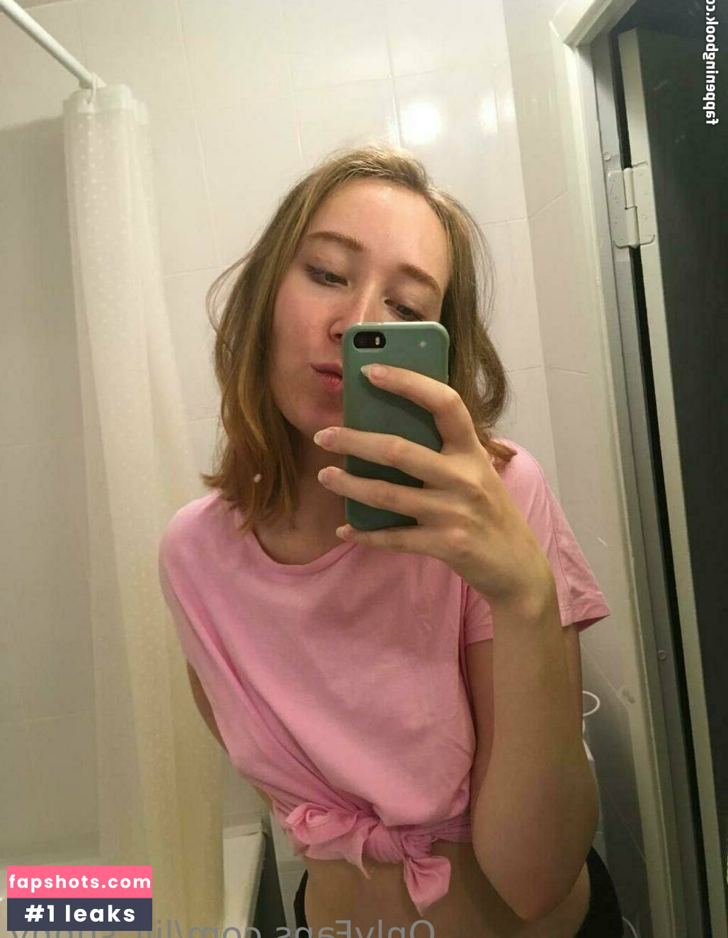 lili_sunny gallery photo #4