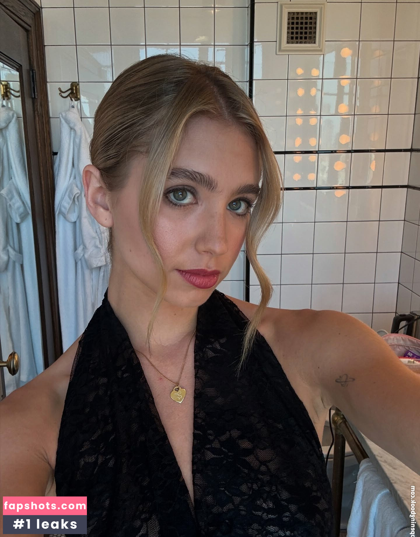 Lilia Buckingham gallery photo #14