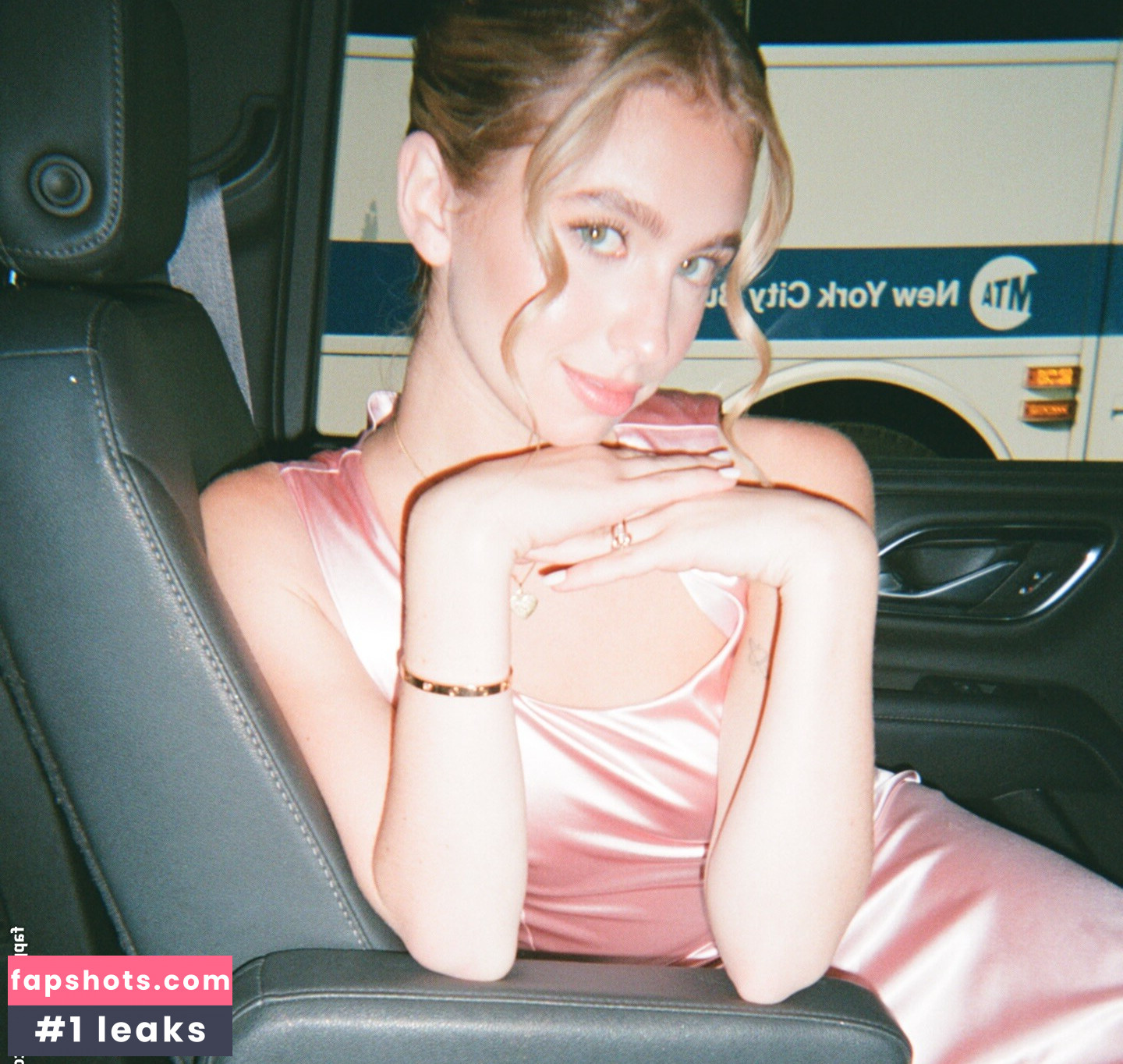 Lilia Buckingham gallery photo #17