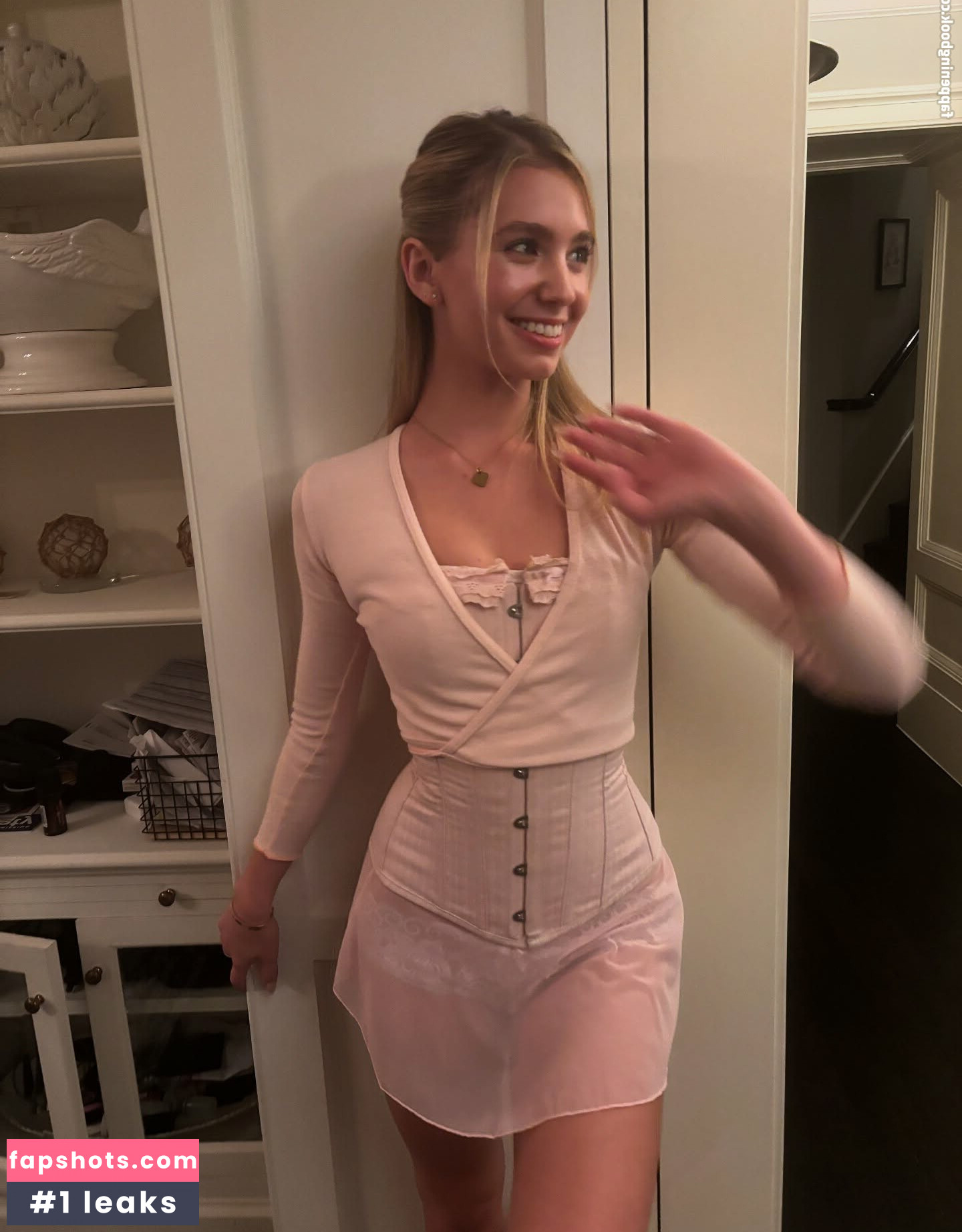 Lilia Buckingham gallery photo #3