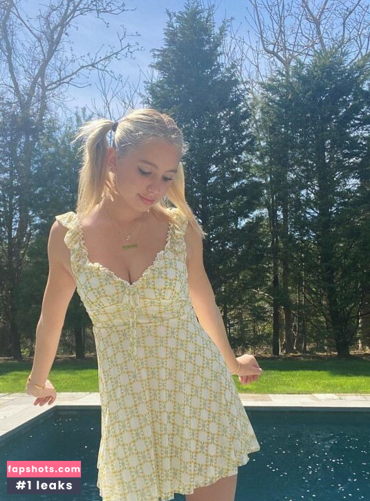 Lilia Buckingham gallery photo #30