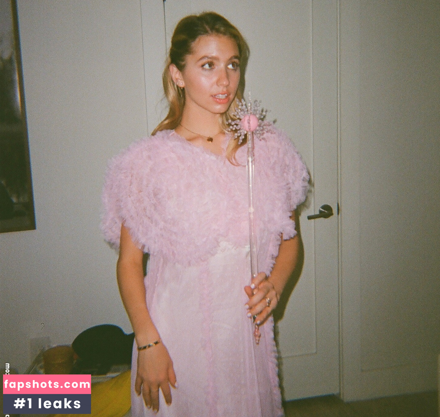 Lilia Buckingham gallery photo #7