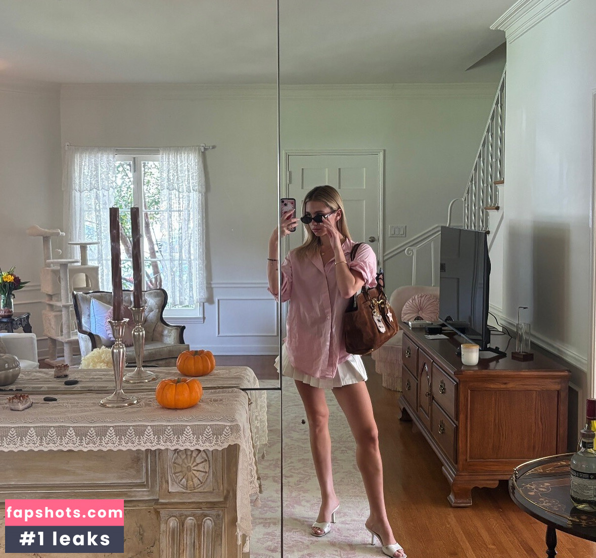 Lilia Buckingham gallery photo #8