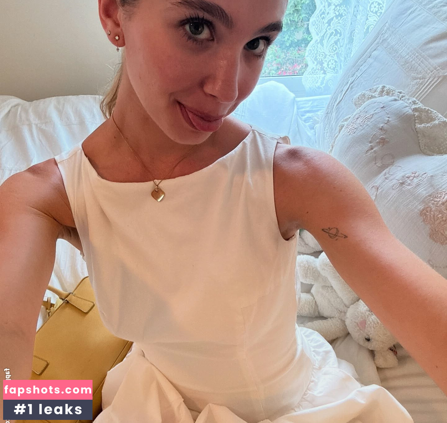 Lilia Buckingham gallery photo #9