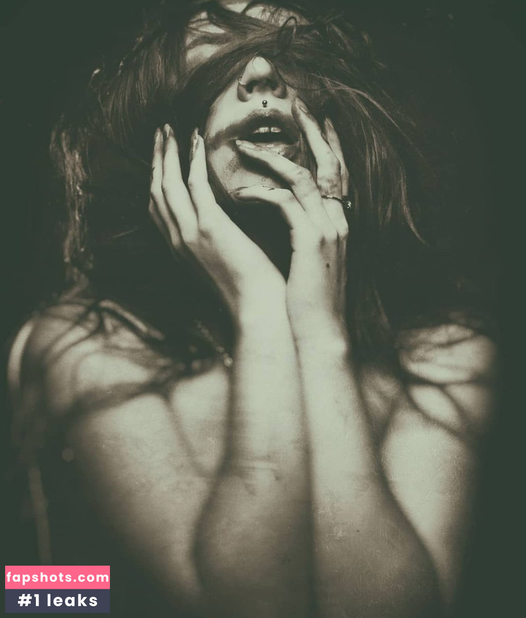 Lilith Jenovax gallery photo #12