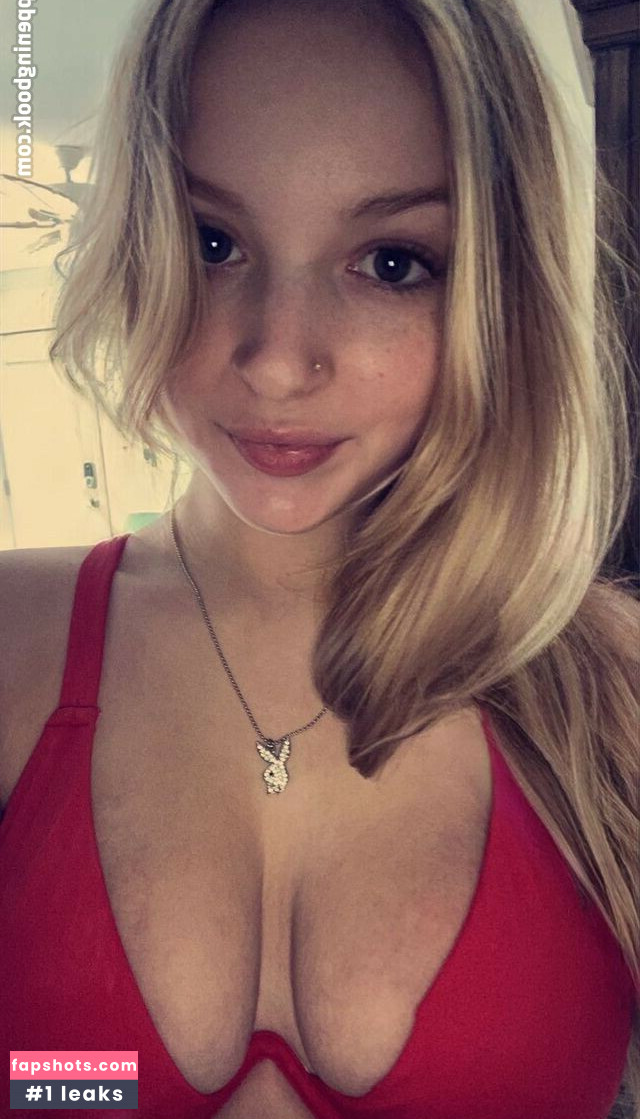 Lilli Applegate gallery photo #3