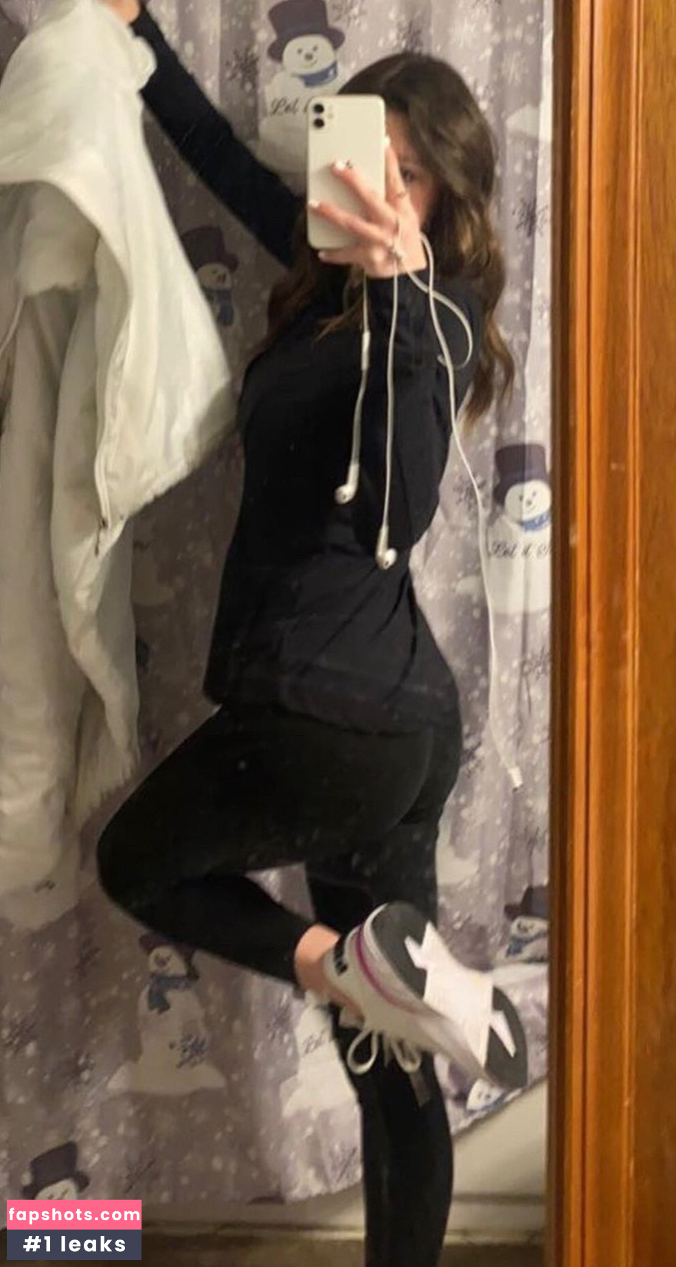 Lillie Goldman gallery photo #9