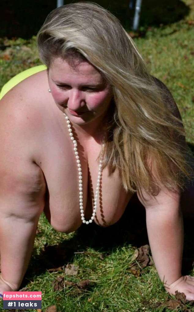 Lilly Hart gallery photo #4