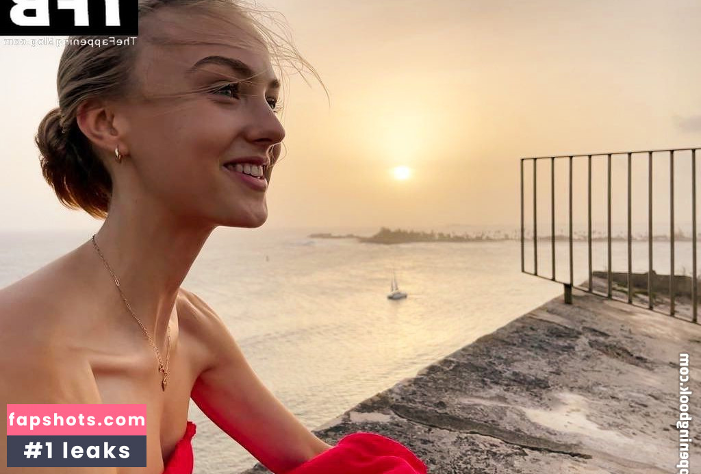 Lilly Krug gallery photo #72