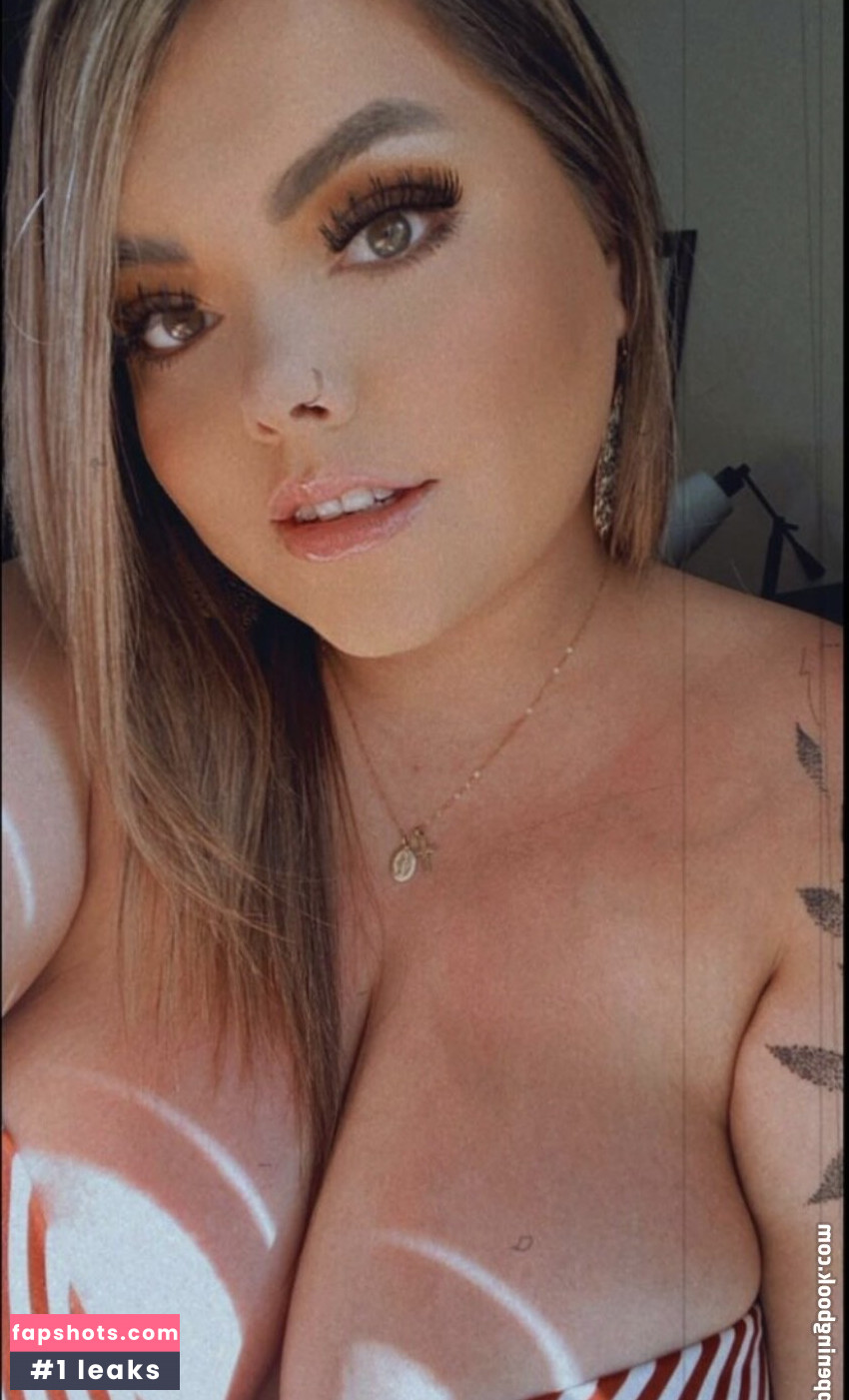 Lilly M gallery photo #2