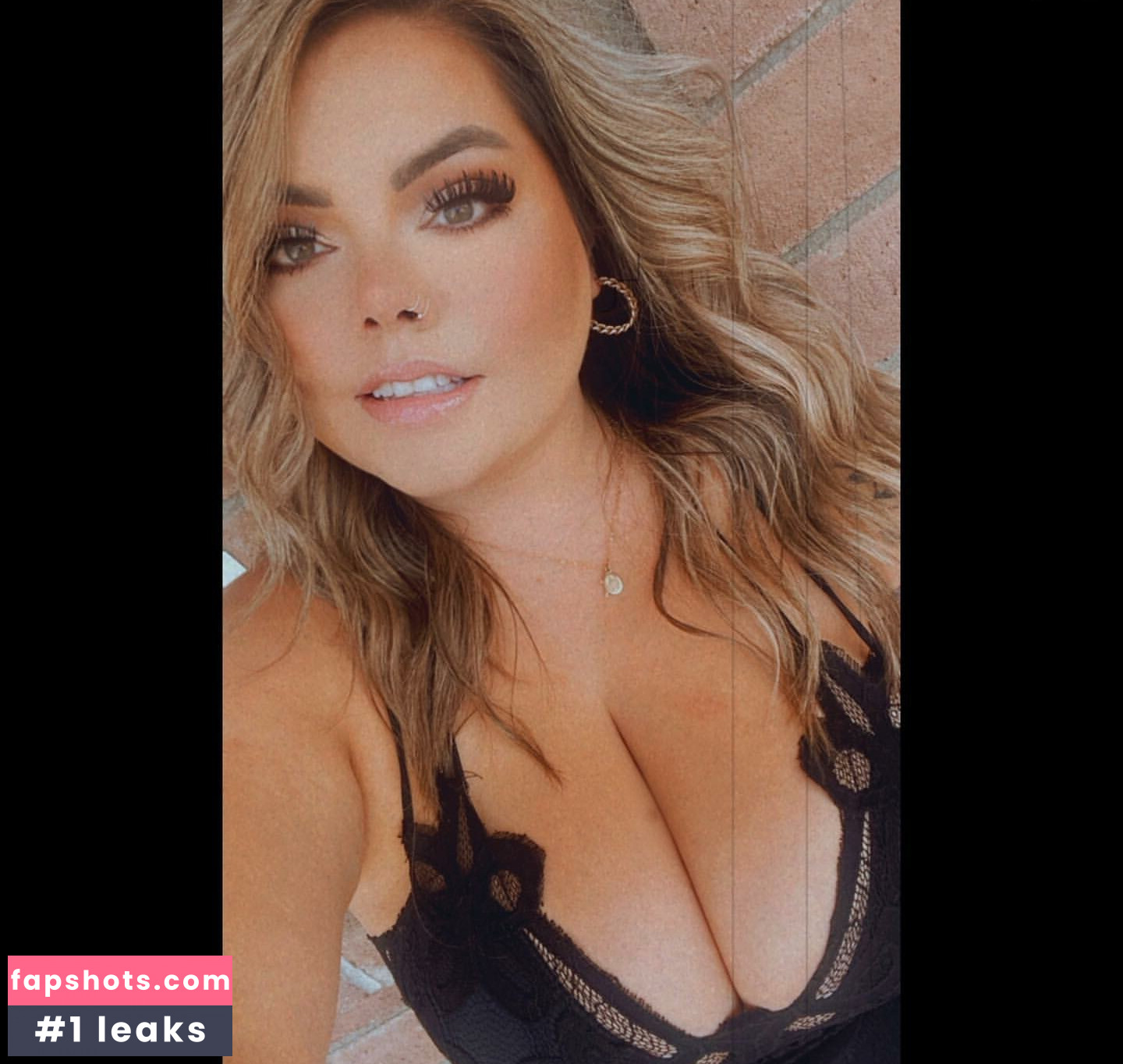 Lilly Zamora gallery photo #12