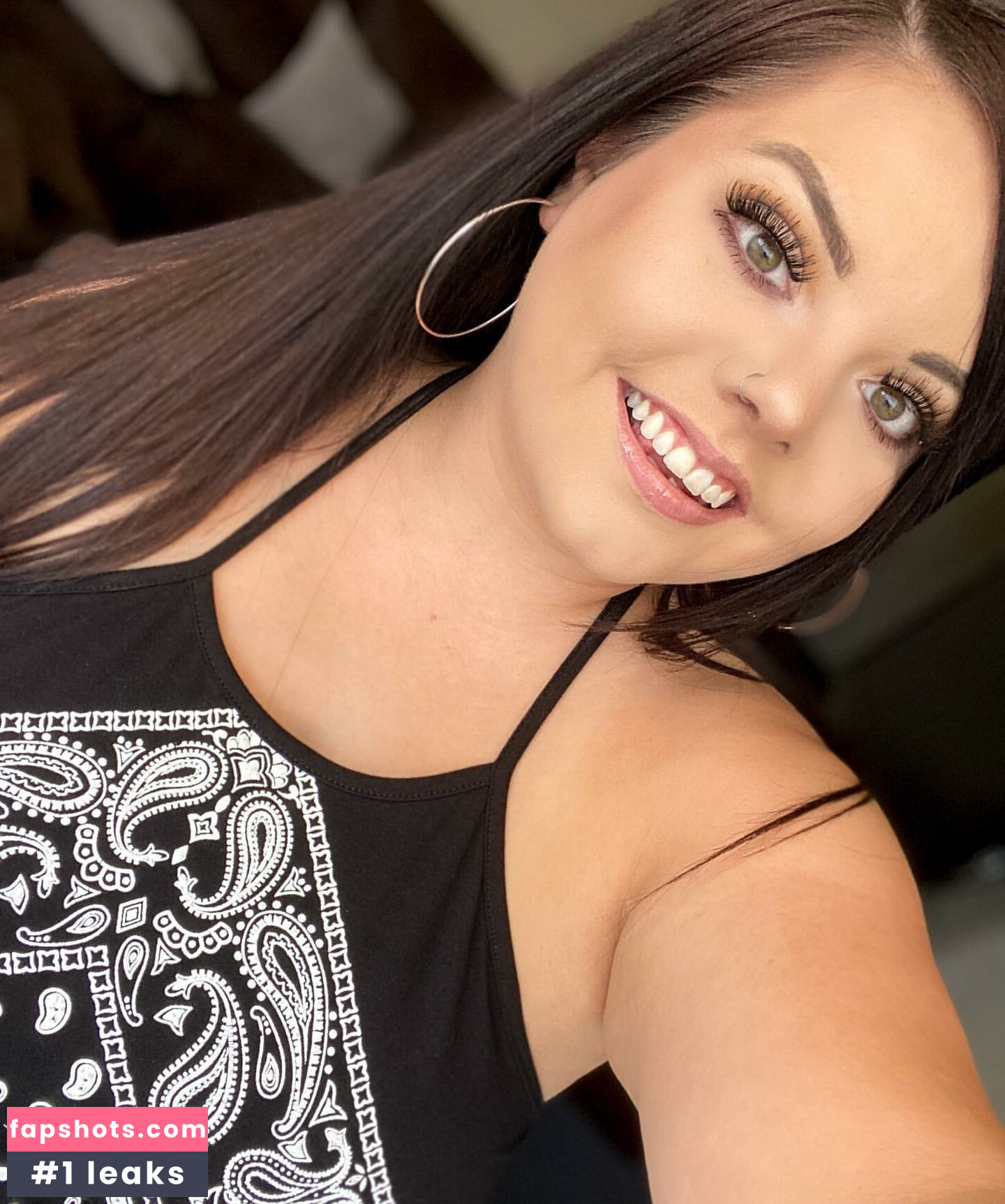 Lilly Zamora gallery photo #3