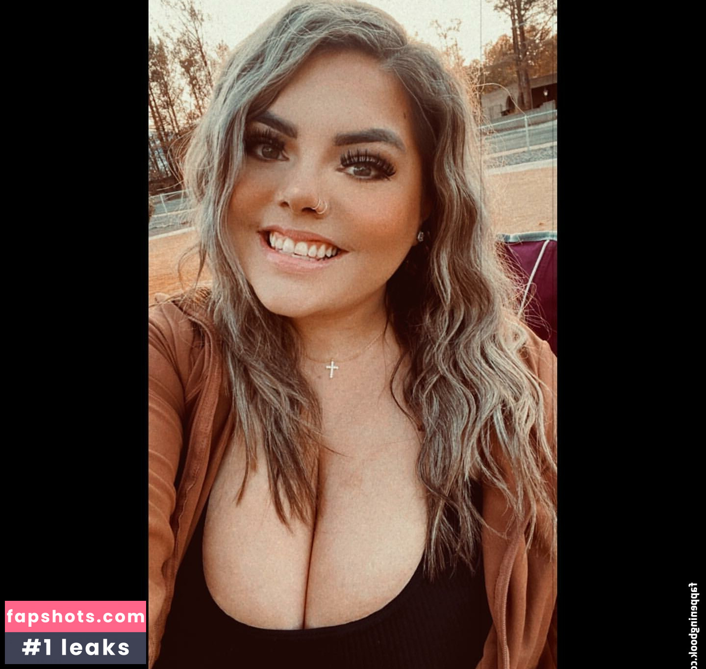 Lilly Zamora gallery photo #31