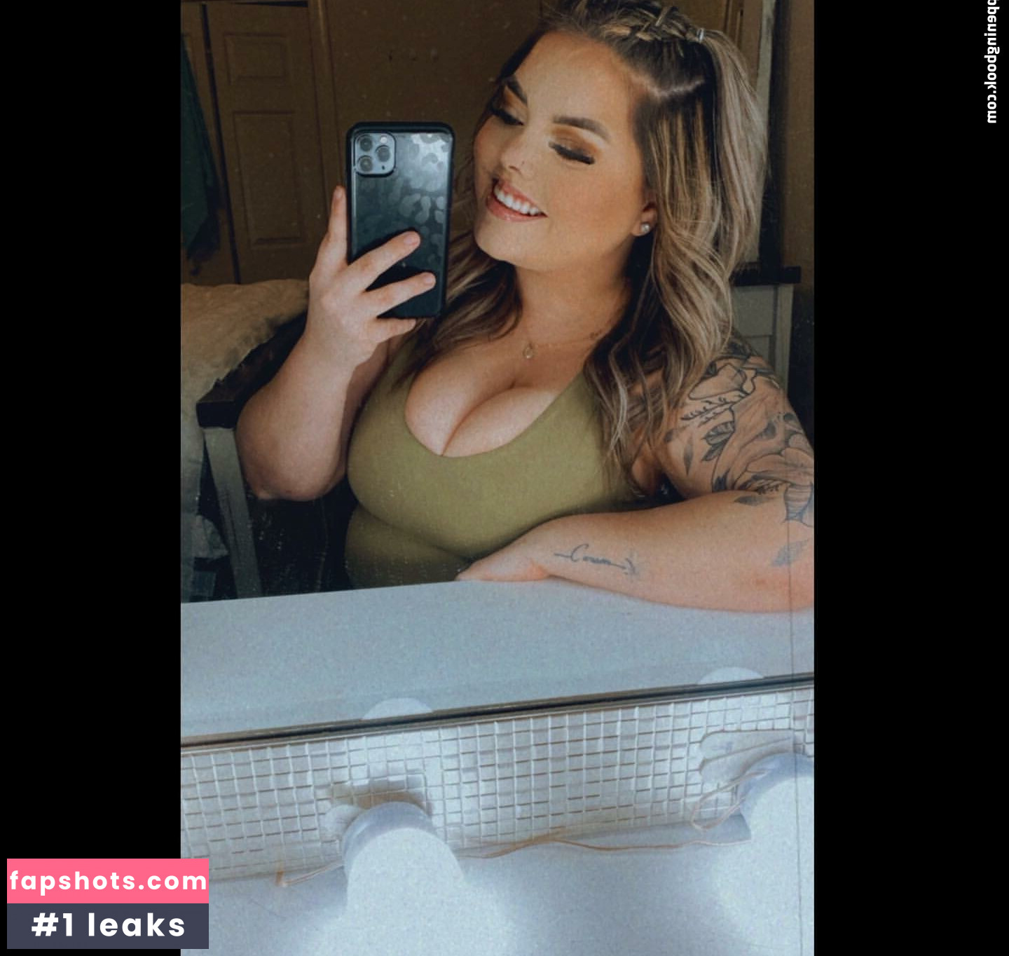 Lilly Zamora gallery photo #39