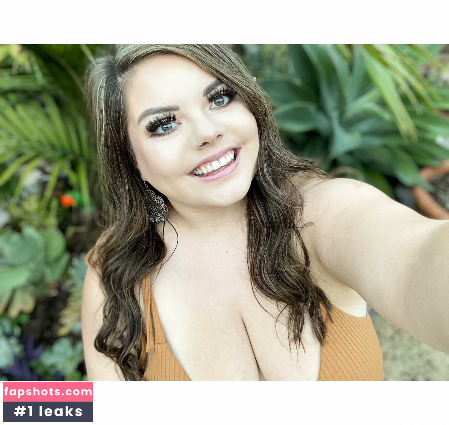 Lilly Zamora gallery photo #10