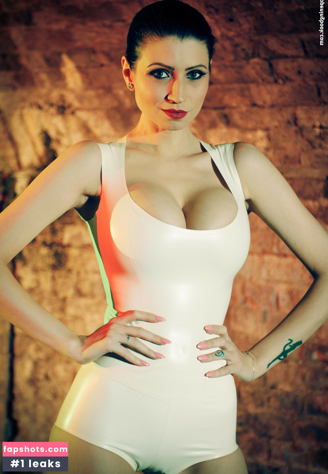 Lillyroma1982 Nahé úniky fotek pouze od fanoušků #104 - Fapshots