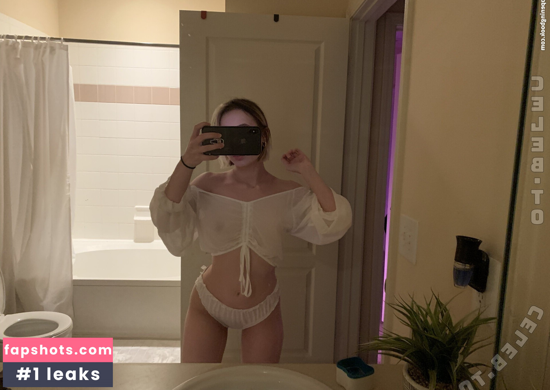 LillyyLuna gallery photo #19