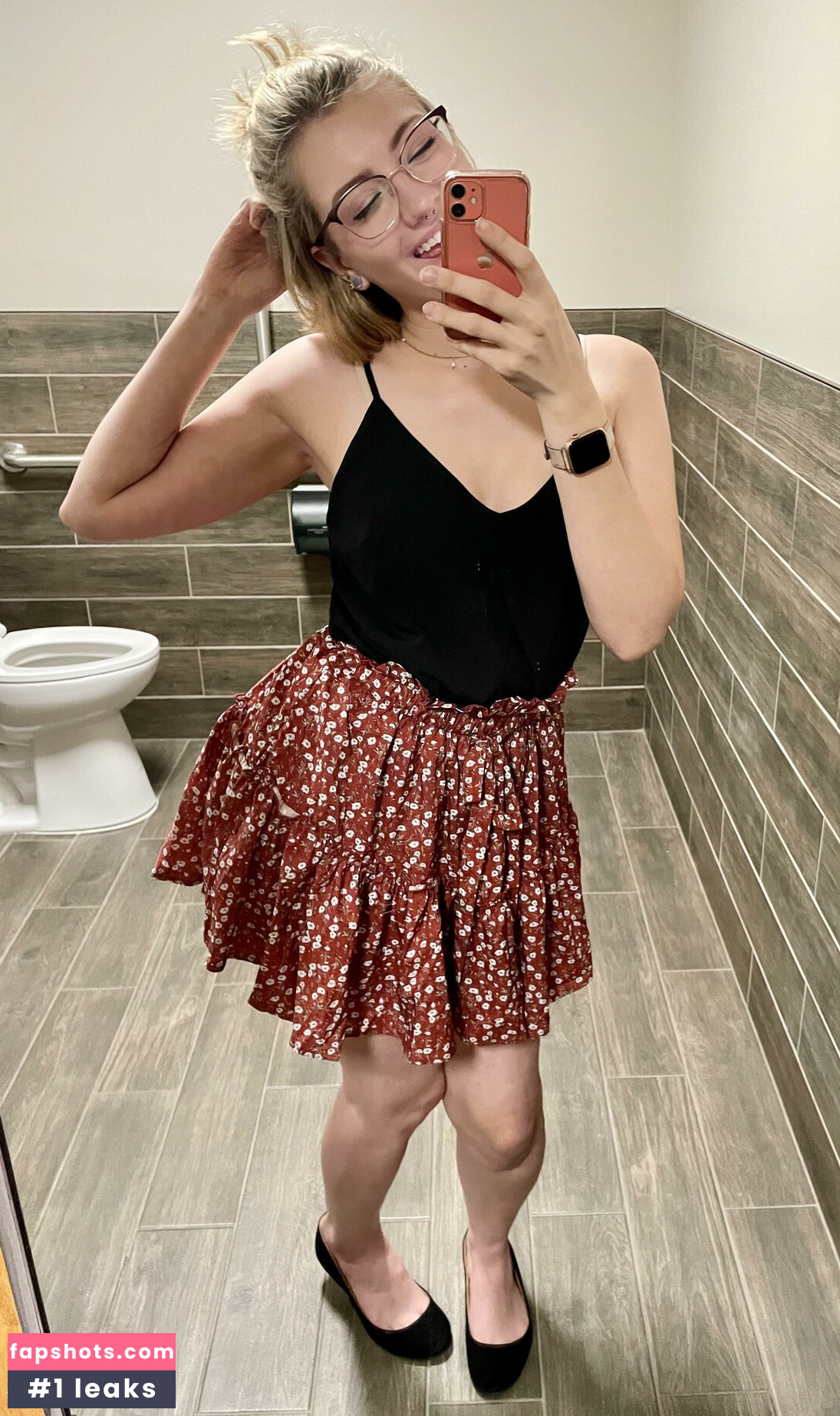 LilMisssIris gallery photo #13